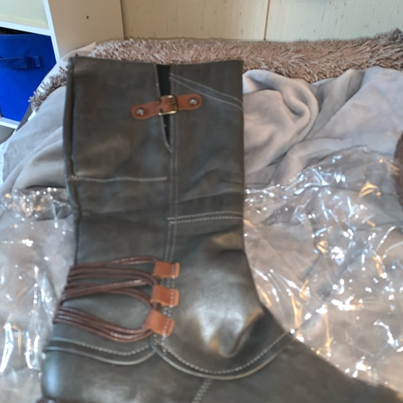 Grey knee high boots - Picture 3 of 5